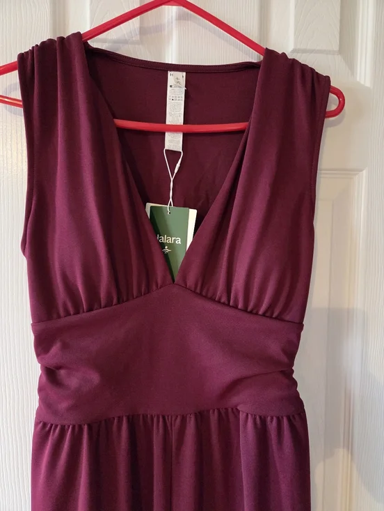 HALARA Sleeveless V-Neck Wide-Leg Ruched Pocket Jumpsuit Zinfandel Burgundy Easy - Picture 3 of 16
